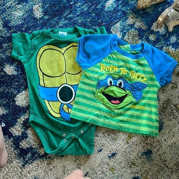 3 for $15 - bundle of 2 ninja turtle clothes - Picture 1 of 6